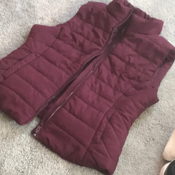 Maroon Aeropostale Vest - Picture 1 of 1